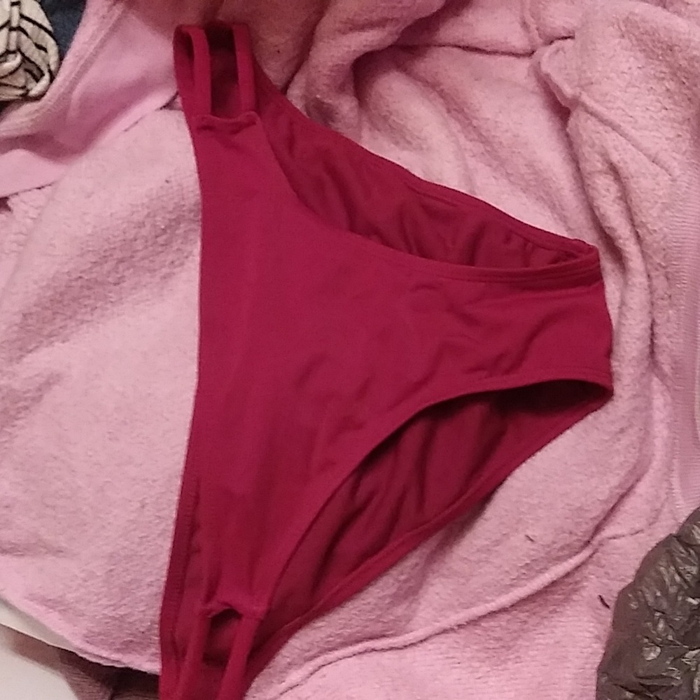 EUC xhilaration Large Bikini Bottoms.  Red/burgundy.  Worn once.   E2